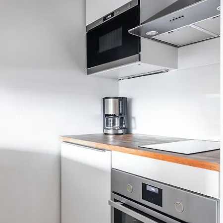 Modern & With Balcony להטי