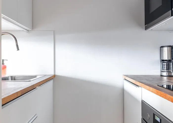 Modern & With Balcony * لاهتي